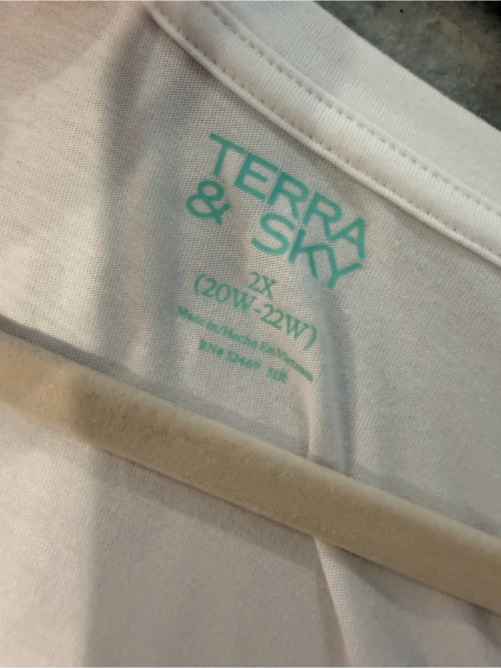 NWT Terra & Sky Size 2X White Long Sleeve V-Neck T-Shirt Tencel - Picture 9 of 10